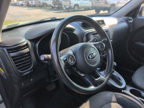 Used 2018 Kia Soul + FWD image 28