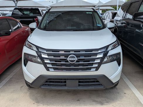 Used 2025 Nissan Rogue SV FWD image 3