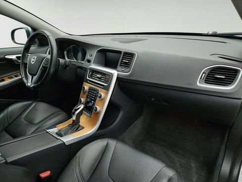 Used 2017 Volvo S60 T5 Inscription Platinum FWD image 29