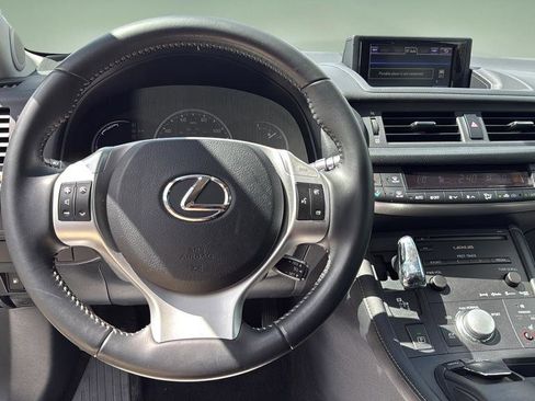 Used 2013 Lexus CT 200h w/ Premium Pkg w/Navigation FWD image 18