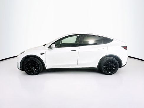 Used 2023 Tesla Model Y AWD image 4