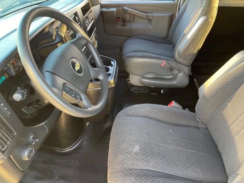 Used 2018 Chevrolet Express 2500 w/ Driver Convenience Package image 16
