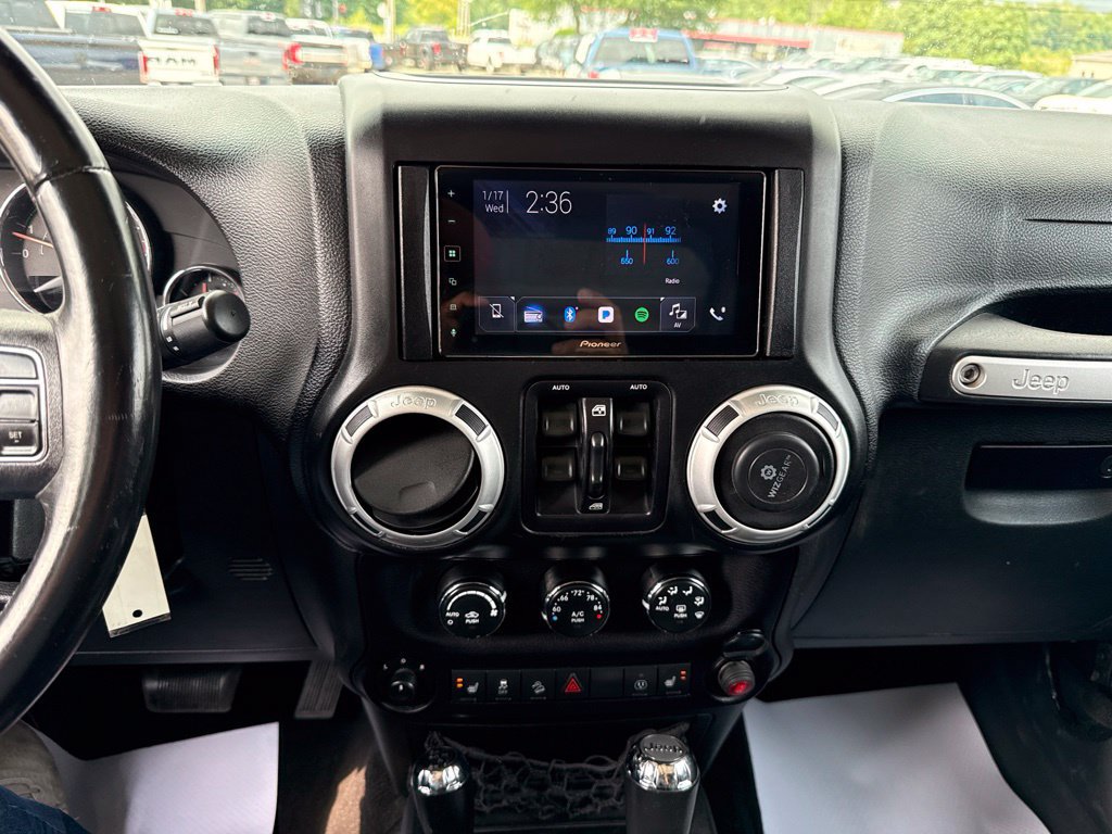 Used 2014 Jeep Wrangler Unlimited Rubicon w/ Connectivity Group AWD/4WD image 7