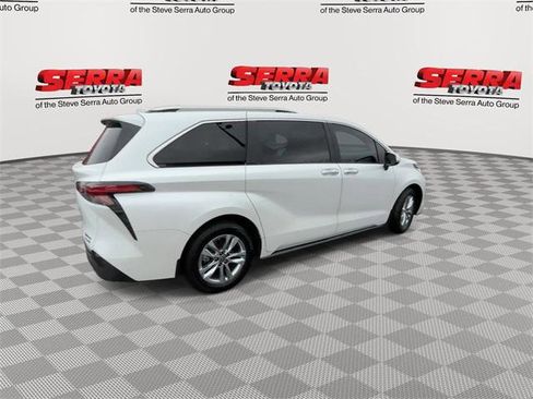 Certified 2024 Toyota Sienna Limited image 9