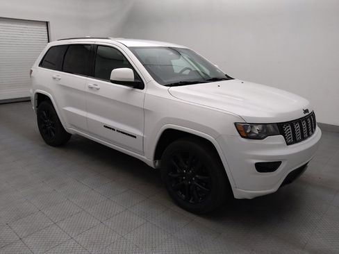 Used 2020 Jeep Grand Cherokee Altitude RWD image 11