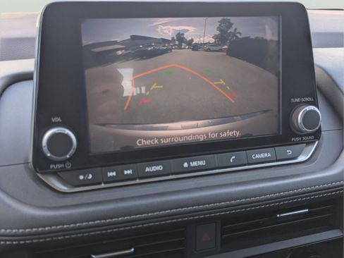 Used 2023 Nissan Rogue SV FWD image 20