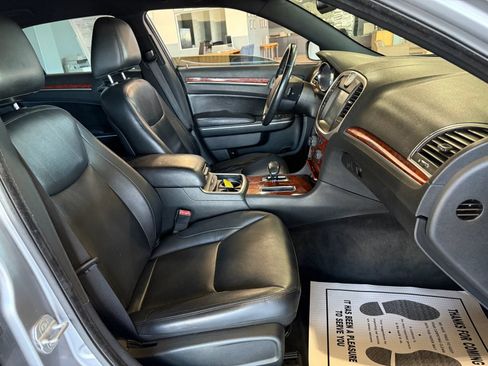 Used 2013 Chrysler 300 RWD image 11