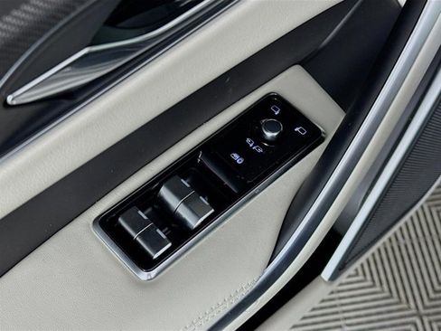 New 2026 Jaguar F-PACE SVR image 20