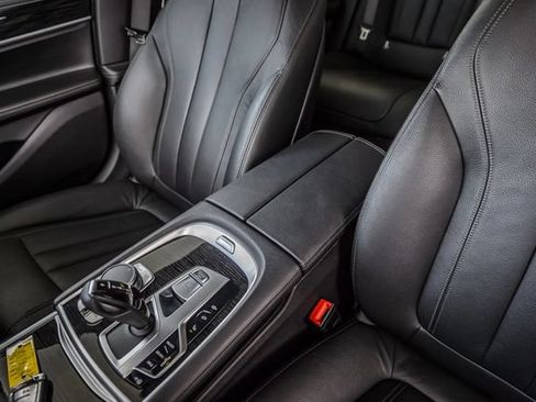Used 2019 BMW 740i w/ M Sport Package RWD image 34