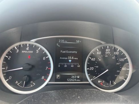Used 2017 Nissan Sentra SR w/ Driver's Assist Package FWD image 14