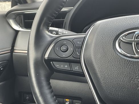 Used 2021 Toyota Venza Limited image 18