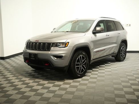 Used 2020 Jeep Grand Cherokee Trailhawk w/ Trailhawk Luxury Group AWD/4WD image 4