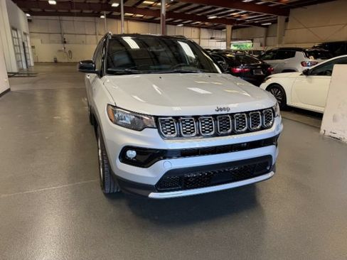 Used 2025 Jeep Compass Limited AWD/4WD image 7