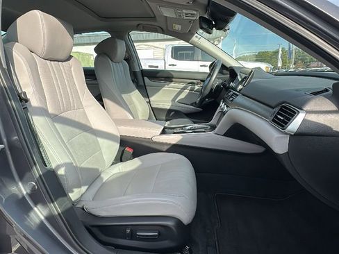 Used 2018 Honda Accord Touring image 15