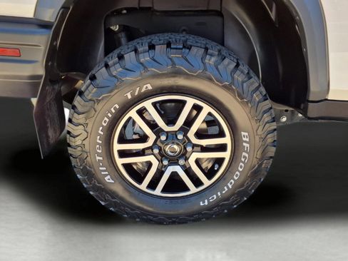 Used 2025 INEOS Grenadier AWD/4WD image 9