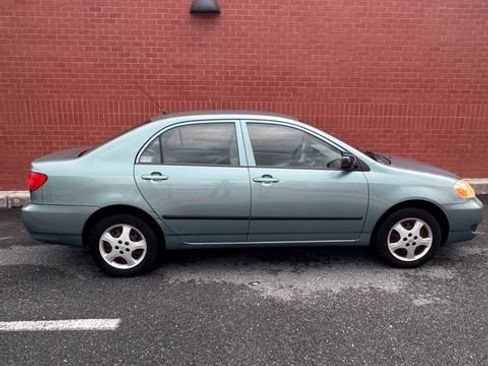 Used 2005 Toyota Corolla FWD image 2