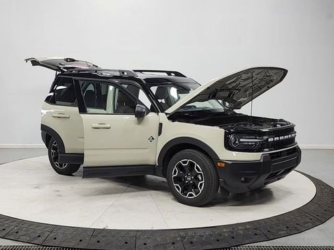 Used 2025 Ford Bronco Sport Outer Banks AWD/4WD image 9