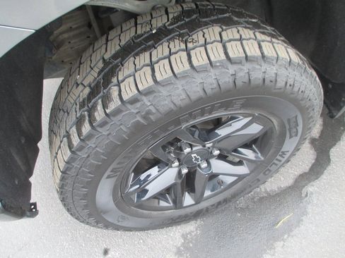 Used 2021 Chevrolet Silverado 1500 Custom Trail Boss w/ LPO, Dark Essentials Package image 12