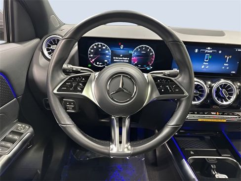 Used 2025 Mercedes-Benz GLA 250 4MATIC image 17