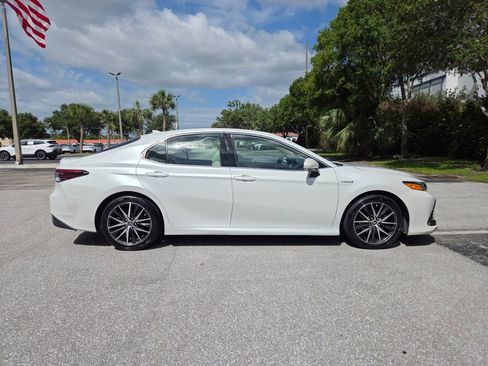 Used 2021 Toyota Camry XLE w/ Navigation Upgrade Package FWD image 12