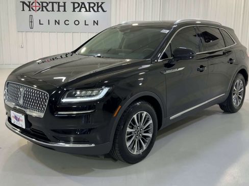 Used 2023 Lincoln Nautilus FWD w/ Premium Package image 5