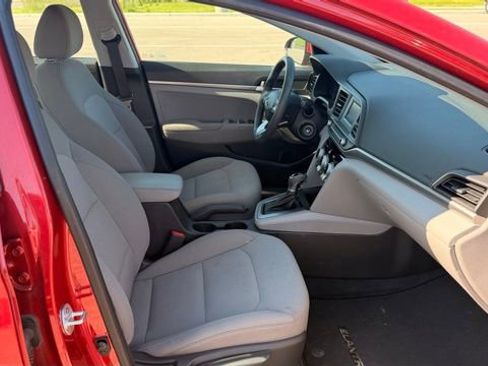 Used 2019 Hyundai Elantra SE FWD image 14