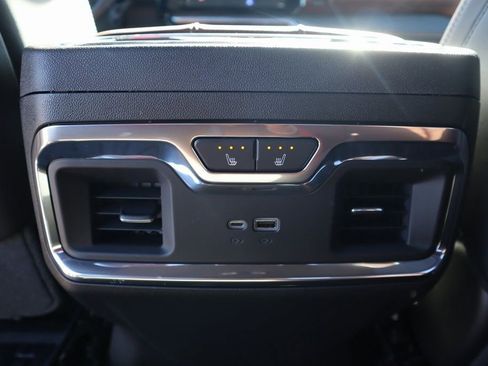 New 2026 GMC Sierra 2500 Denali Ultimate w/ LPO, Black Badging Package image 15