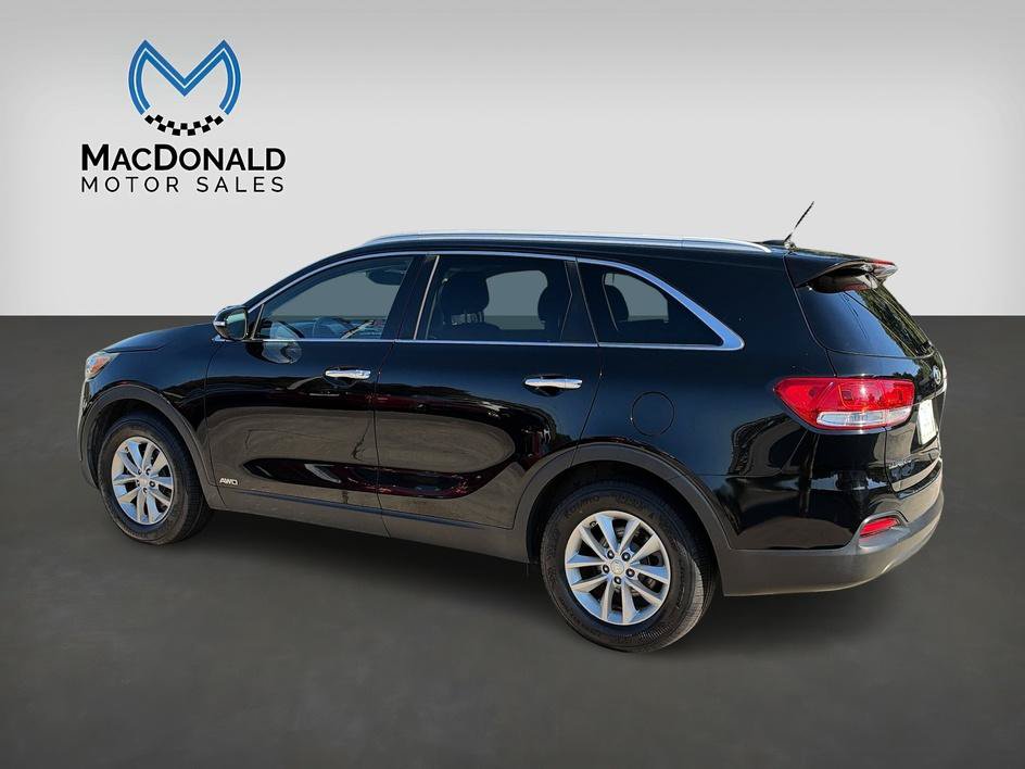Used 2017 Kia Sorento AWD image 3
