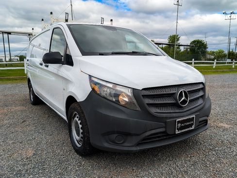 Used 2022 Mercedes-Benz Metris image 3