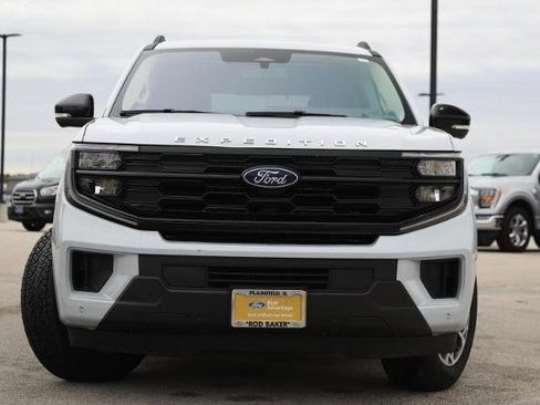 Certified 2025 Ford Expedition Active AWD/4WD image 2