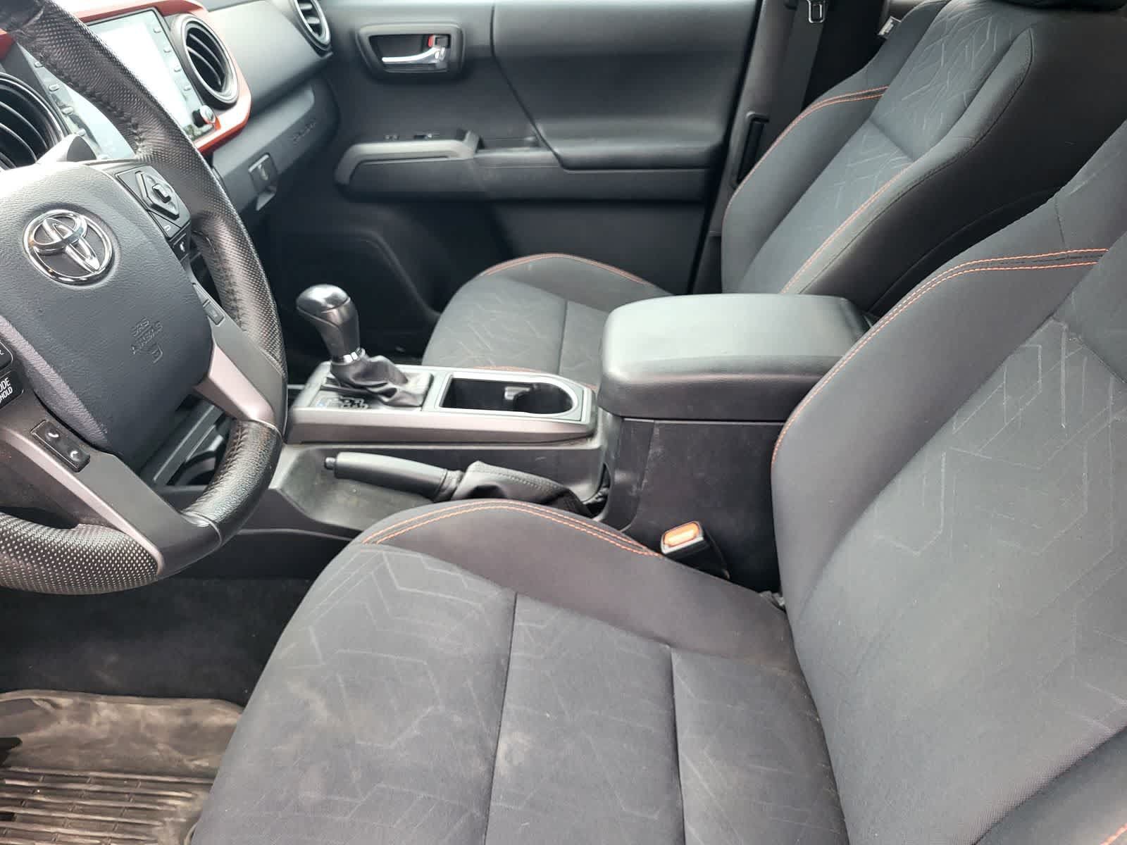 Used 2020 Toyota Tacoma TRD Sport w/ TRD Premium Sport Package AWD/4WD image 28