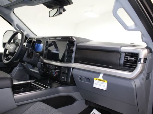 New 2025 Ford F250 XLT w/ Black Appearance Package image 28