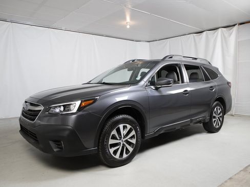 Used 2022 Subaru Outback Premium image 17