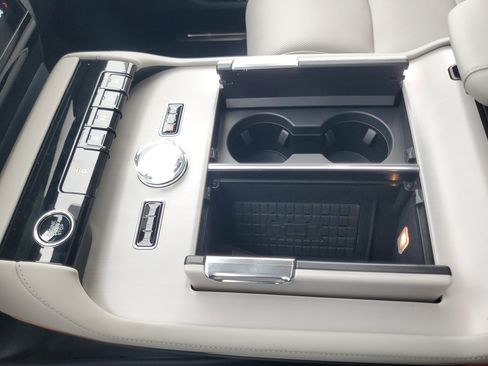 New 2026 Lincoln Navigator Reserve image 26