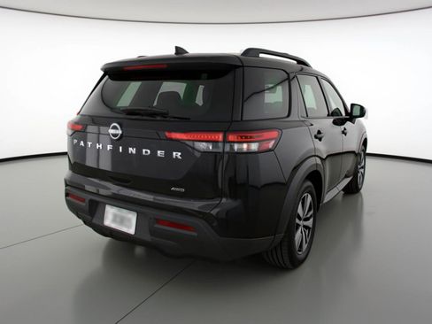 Used 2025 Nissan Pathfinder SV image 9