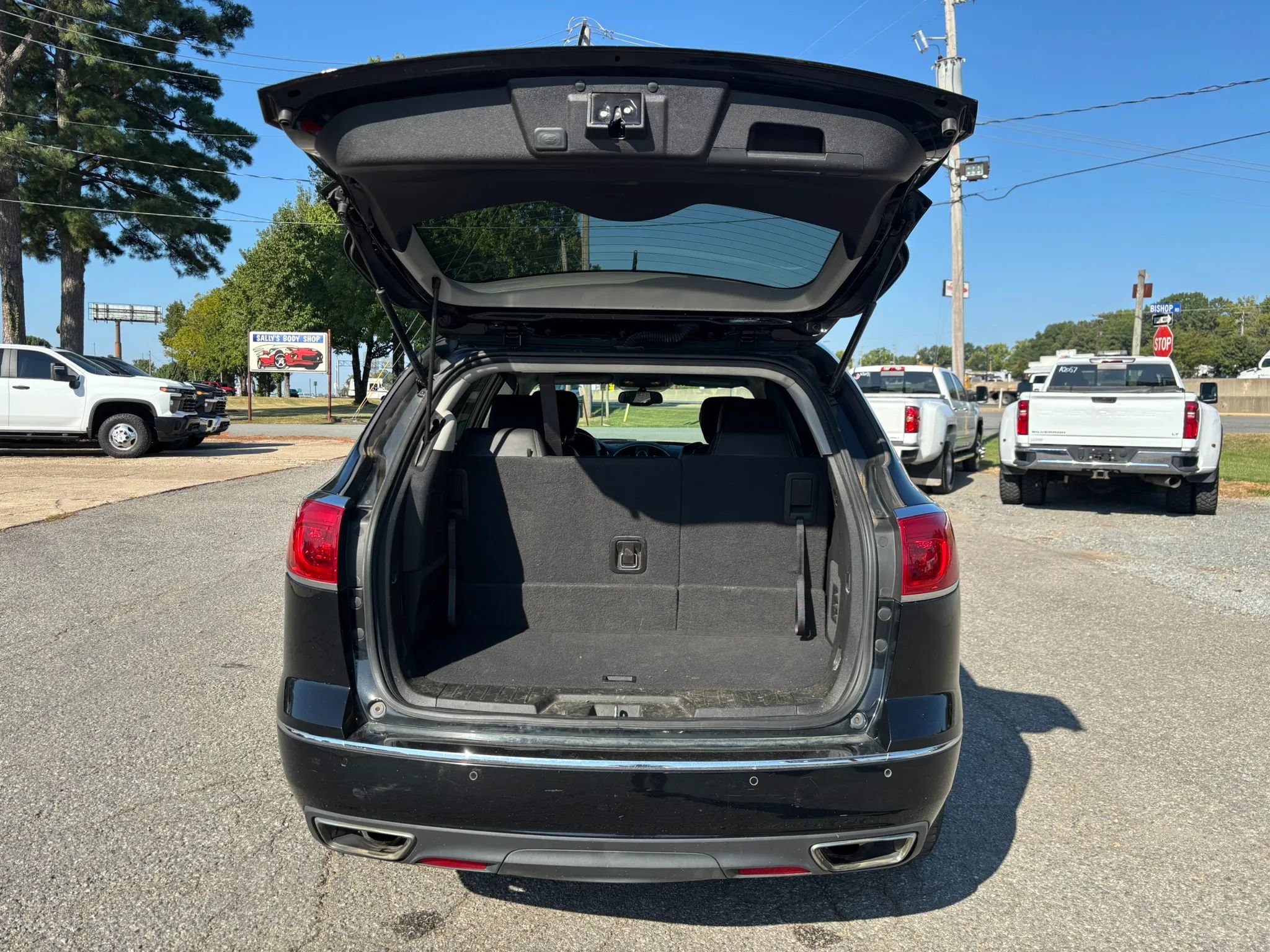 Used 2017 Buick Enclave Leather FWD image 18