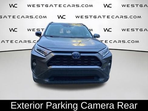 Used 2021 Toyota RAV4 XLE Premium image 5