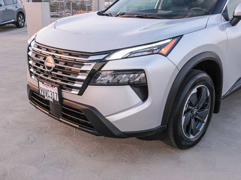 Used 2025 Nissan Rogue SV AWD/4WD image 11