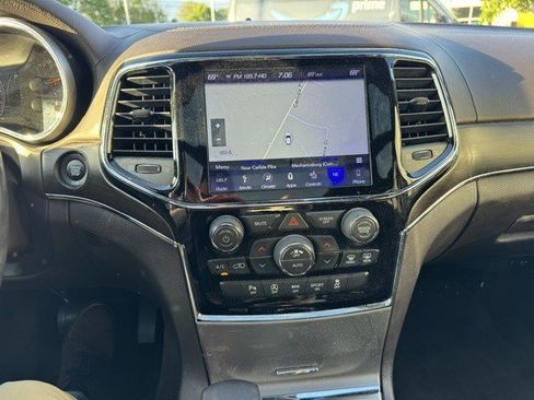 Used 2019 Jeep Grand Cherokee Overland image 18