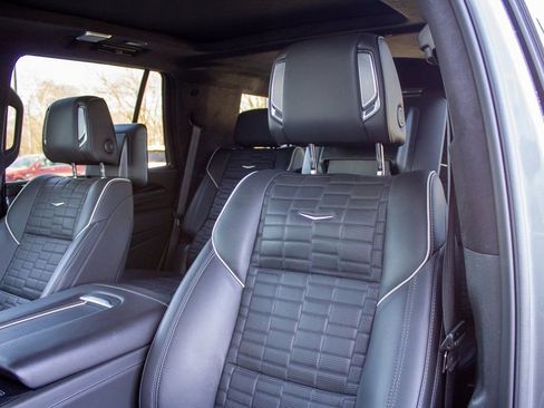 Used 2023 Cadillac Escalade V w/ LPO, ONYX Package AWD/4WD image 12