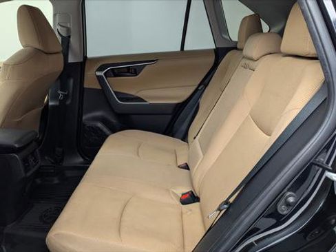 Used 2020 Toyota RAV4 LE w/ Phone Cable & Charge Package image 16