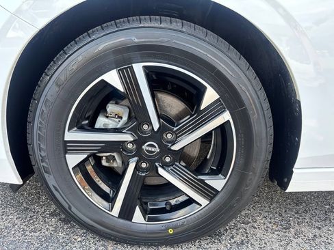 Used 2025 Nissan Sentra SV FWD image 33