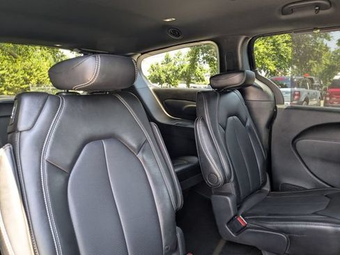 Used 2025 Chrysler Pacifica Select FWD image 28