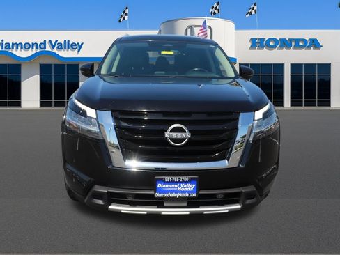 Used 2023 Nissan Pathfinder SL AWD/4WD image 2