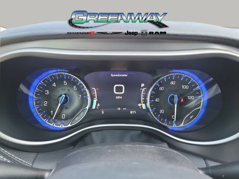 Used 2023 Chrysler Pacifica Touring-L FWD image 29