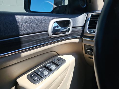 Used 2021 Jeep Grand Cherokee Limited w/ Sun & Sound Group AWD/4WD image 33