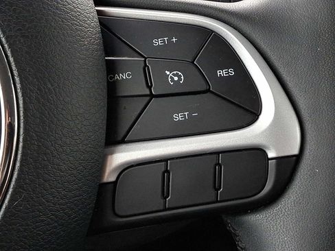 Used 2020 Jeep Renegade Latitude AWD/4WD image 22