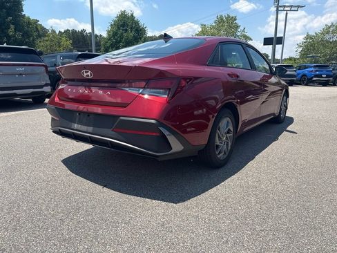 Used 2024 Hyundai Elantra SEL FWD image 5
