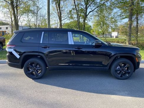 Used 2023 Jeep Grand Cherokee L Laredo AWD/4WD image 8