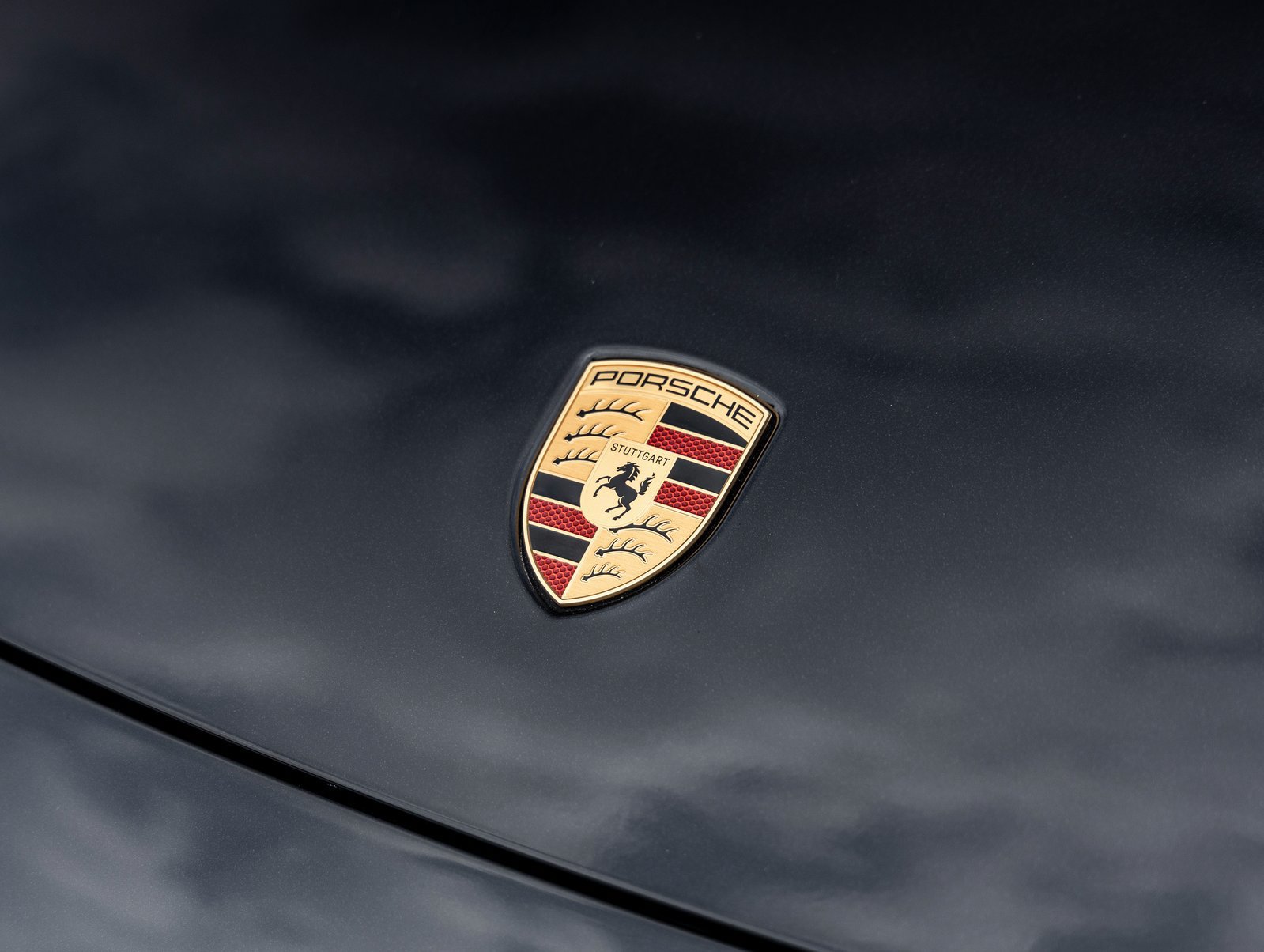 Certified 2025 Porsche Macan 4S Electric AWD/4WD image 19
